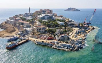 Pro-gov’t Turkish contractors cover Yassıada island in concrete