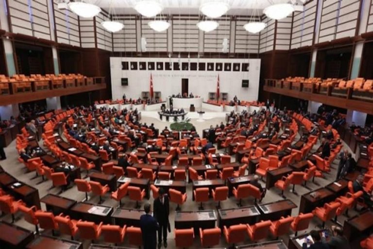 AKP, MHP reject motion to investigate bureaucrats collecting multiple salaries