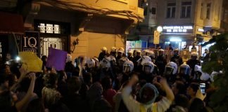 Turkish police fire tear gas to break up Women’s Day march in İstanbul