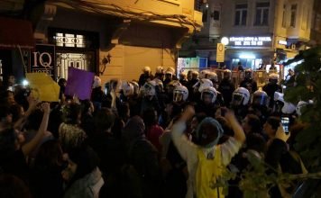 Turkish police fire tear gas to break up Women’s Day march in İstanbul