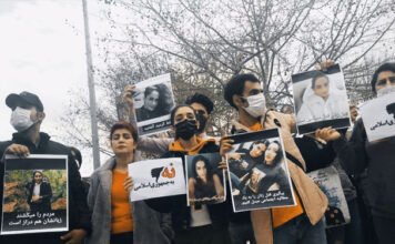 Opposition deputy takes deportation of Iranian asylum seekers to parliament