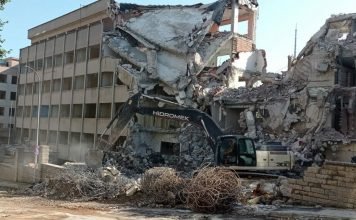 Municipality demolishes headquarters of TV station shut down over Gülen links