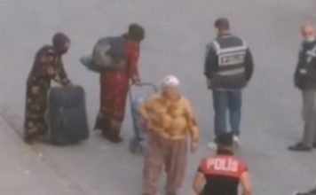 Syrians move out of their neighborhood in İzmir after hate attacks