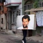 Artist walks streets of İstanbul with Kavala portrait to protest his imprisonment