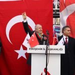 Opposition deputy starts signature campaign to oust migrants