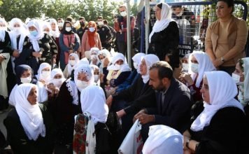Women from various cities visit Şenyaşar family demanding justice in political murder case