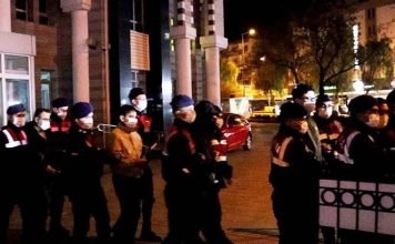 Greek border guards send Turkish asylum seekers back home to be arrested