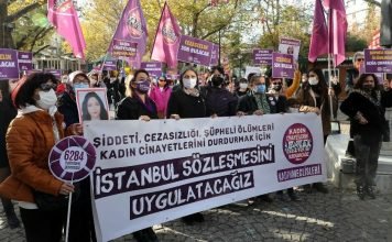 Women stage protest against attempt to close anti-femicide group in Turkey