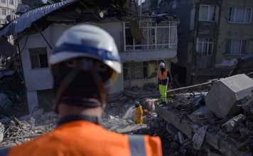 Turkey to deport 3 Greeks who volunteered for earthquake relief work