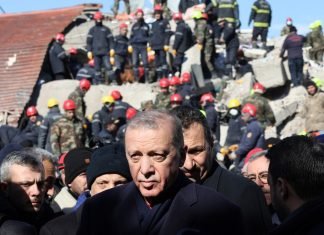 Erdoğan withdraws complaints filed against quake survivors for alleged insult