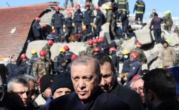 Erdoğan withdraws complaints filed against quake survivors for alleged insult
