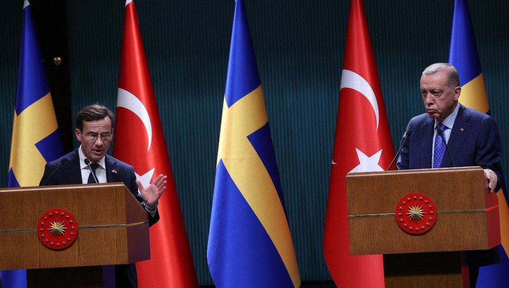 İsveçli Kürtler NATO'nun Türkiye ile yaptığı anlaşmanın onları satmasından korkuyor: The Guardian