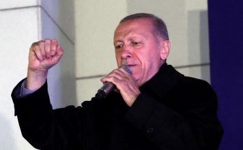 Erdoğan confronts polarised Turkey after historic election win