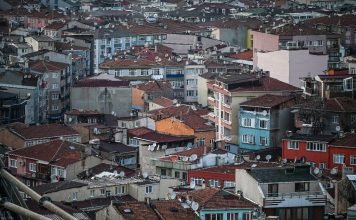 İstanbul residents prioritize fear of poverty over earthquakes: survey