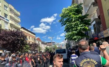 Pro-Kurdish party defies ban on protests over removal of its mayor from office