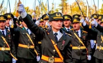 Military school valedictorian faces possible expulsion from Turkish army for chanting secularist slogan