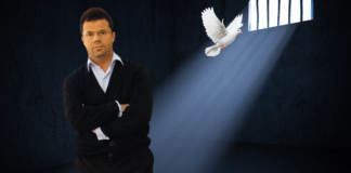 Former teacher jailed over alleged Gülen links dies in Turkish prison