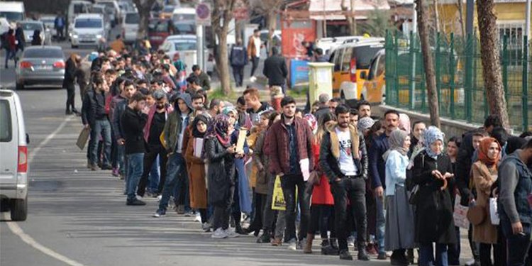 Turkey’s economic crisis leaves youths jobless and disillusioned