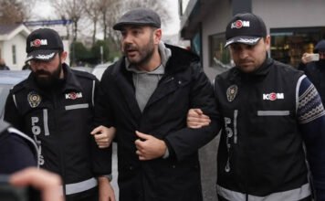 Turkish prosecutors seek long jail terms for opposition mayors