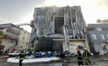 8 municipal officials detained over factory fire that killed 7 workers in northwestern Turkey