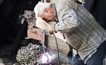 Job seekers over 60 rise 19 percent in Turkey as retirees struggle to survive