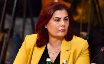 Turkish court acquits mayor months after defection to ruling AKP