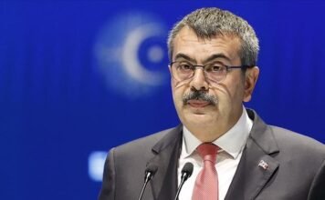 Turkey investigates 168 signatories of secularism manifesto after Education Ministry complaint