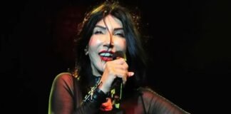 Turkish prosecutors investigate pop star over concert slogans, remarks