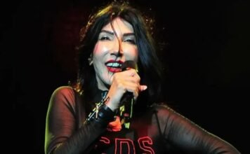 Turkish prosecutors investigate pop star over concert slogans, remarks