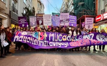 Thousands march in İstanbul for Women’s Day despite ban