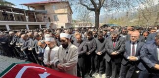 Outpouring of grief as Turkey buries school shooting victims