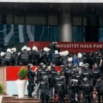 Turkish riot police use tear gas to enter CHP headquarters