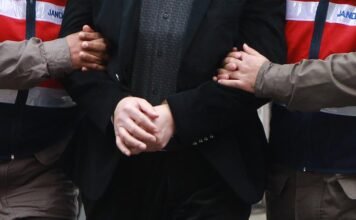 Turkish courts arrest 5 people over alleged Gülen links