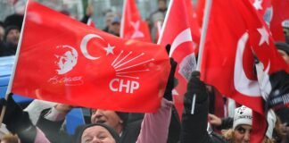 Turkish writers denounce court ruling that ousted elected opposition leader