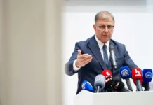 Mayor of CHP stronghold İzmir quits party over court-ordered leadership change