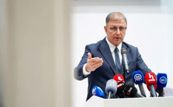 Mayor of CHP stronghold İzmir quits party over court-ordered leadership change
