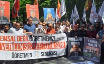 Teachers launch hunger strike in Ankara after police break up protests