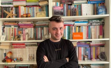 Turkish journalist and LGBTQ rights advocate detained before court hearing