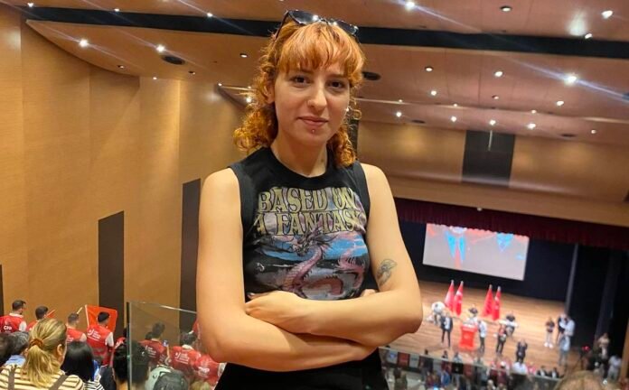 Ebru Çelik at CHP ceremony