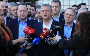 280 former lawmakers quit CHP to back Özel’s new opposition movement